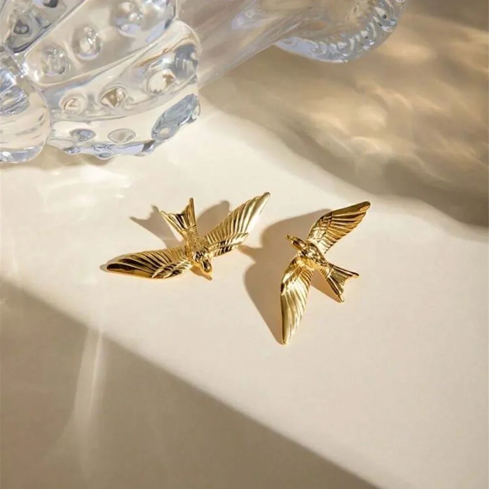 gold bird stud earrings A535
